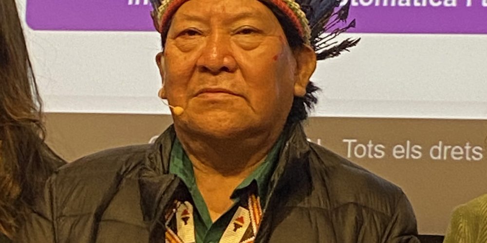 Davi Kopenawa  nos alerta al recibir  la distinción de Honor de la Universitat de Barcelona